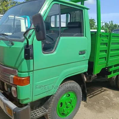 🚚 2000 Toyota Dyna Versatile Flatbed Truck | Available in Lagos - Low Mileage & Eco-Friendly