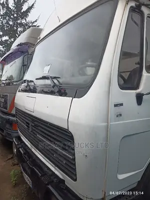 🚚 2020 Mercedes-Benz Diesel Truck | Available in Lagos - Low Mileage & Reliable - Image 6