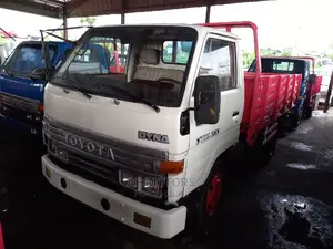 🚚 2002 Toyota Dyna Reliable Work Truck | Available in Lagos - Low Mileage & Well-Maintained - Image 3