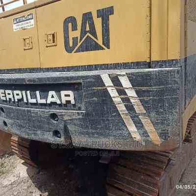 Caterpillar 215B Excavator for Sale | Low Hours in Surulere - Reliable Performance