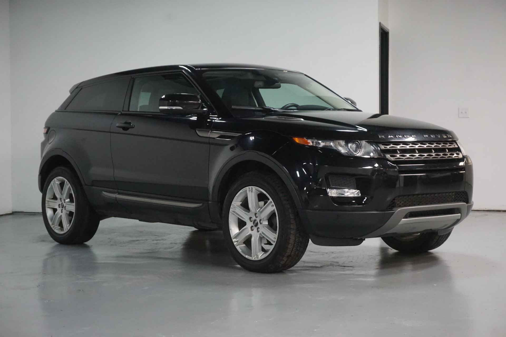 🚗 Land Rover Range Rover Evoque | Available in Lagos - Low Mileage & Well-Maintained