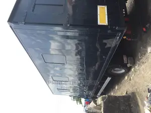 🚚 Mercedes-Benz 814 Heavy-Duty Truck | Available in Apapa - Reliable & Spacious - Image 4