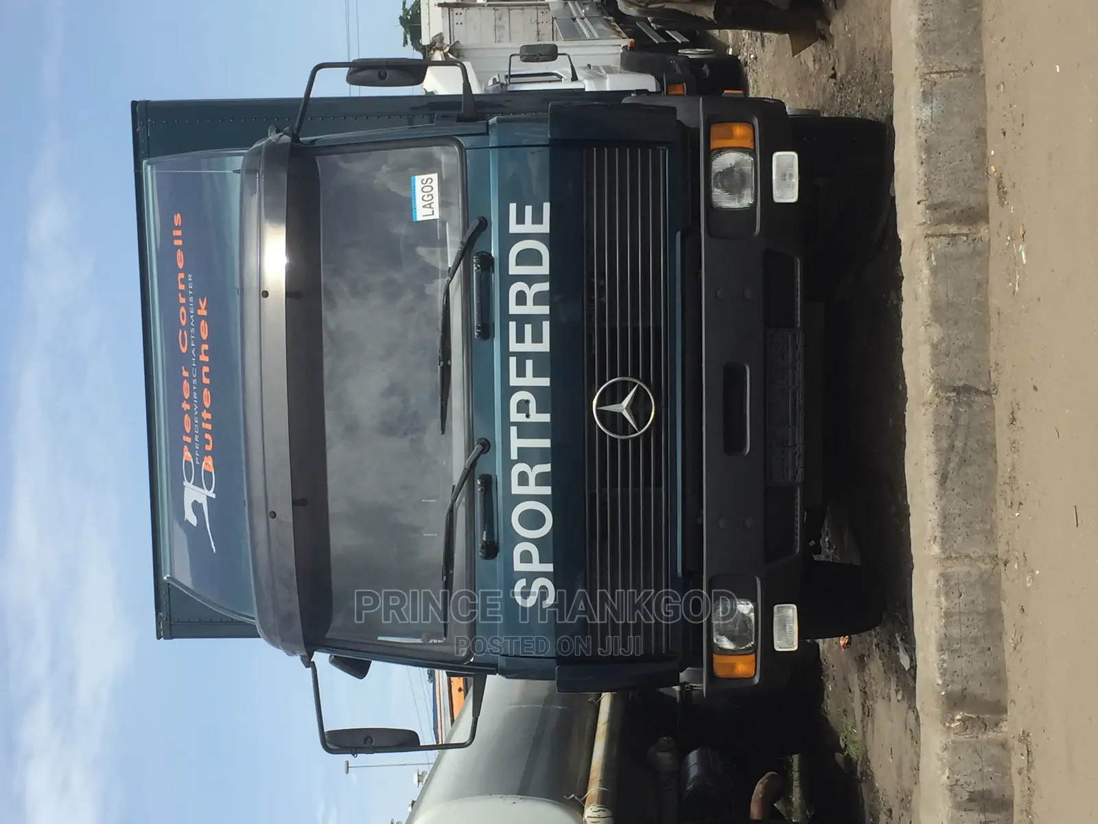 🚚 Mercedes-Benz 814 Heavy-Duty Truck | Available in Apapa - Reliable & Spacious