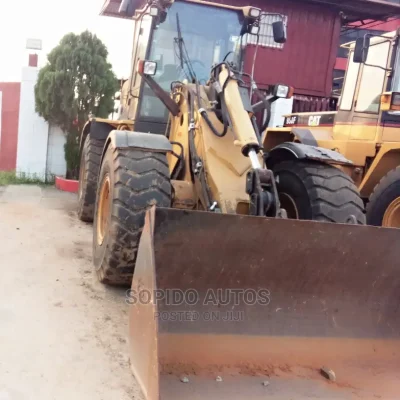 🚜 Tokunbo 924g Pal Loader | Available in Lagos - Efficient & Versatile Machine