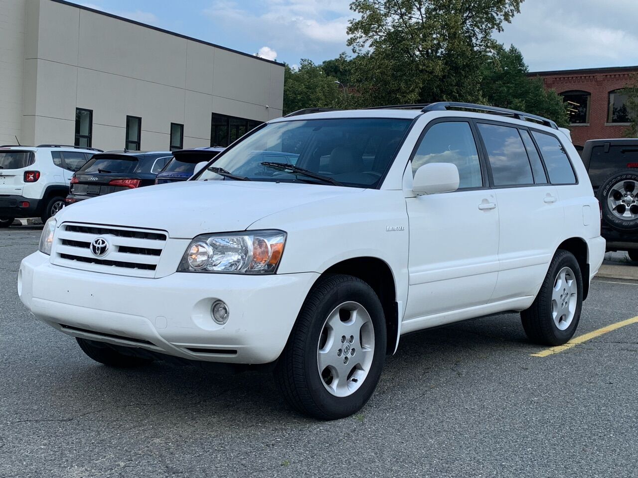 🚙 2005 Toyota Highlander Family SUV | Available in Ogudu - Low Mileage & Spacious
