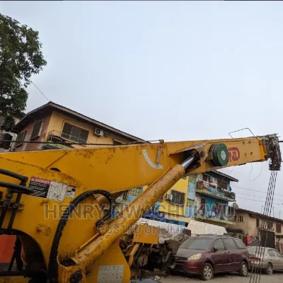 Grove 18.5 Ton Crane for Sale | Located in Apapa - Fully Functional & Reliable