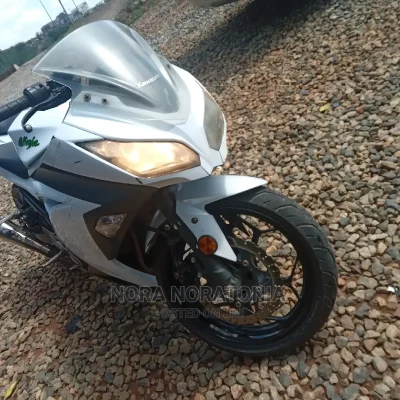 🏍️ 2015 Kawasaki Sport Bike | Available in Lagos - Well-Maintained & Agile