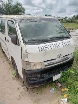 🚐 1989 Toyota Regius Spacious Family Van | Available in Ondo - Low Mileage & Comfortable - Image 3