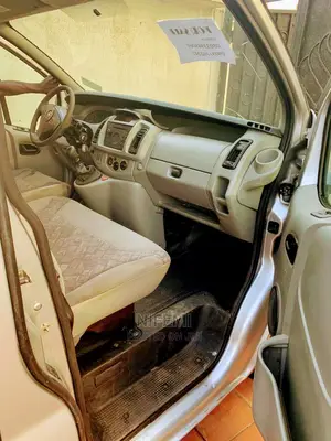 🚐 2003 Opel Vivaro Versatile Van | Available in Lagos - Low Mileage & Spacious - Image 4