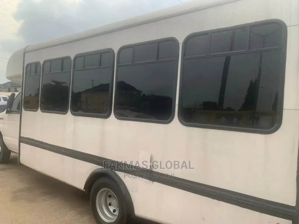 🚐 2004 Ford E450 Versatile Van | Available in Agege - Low Mileage & Custom Wheels
