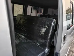 🚐 2010 Toyota HiAce Spacious Van | Available in Lagos - Low Mileage & Reliable - Image 5