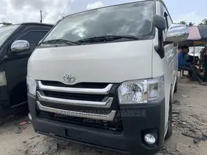 🚐 2012 Toyota HiAce Spacious Van | Available in Apapa - Well-Maintained & Ready - Image 4