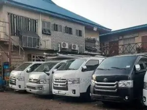 🚐 2018 Toyota HiAce Diesel Van | Spacious Interior in Apapa - Low Mileage, Great Condition - Image 5