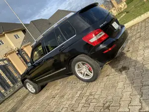 🚙 2011 Mercedes-Benz GLK-Class SUV | Available in Kubwa - Well-Maintained & Spacious - Image 5