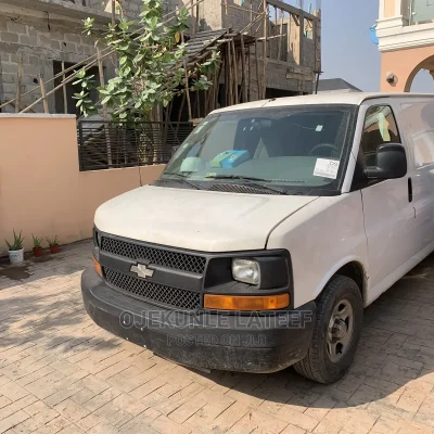 🚚 2005 Chevrolet 3500 Reliable Pickup Truck | Available in Lagos - Spacious & Well-Maintained