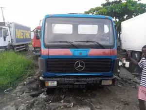 🚚 Mercedes-Benz Durable Tipper Truck | Available in Apapa - Low Mileage & Ready - Image 3