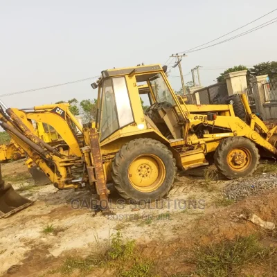 🚜 Caterpillar 2001 Backhoe | Available in Ibeju Lekki - Low Hours & Efficient