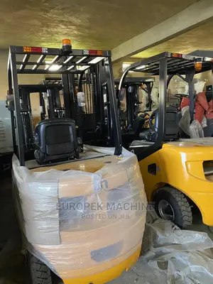 🚜 Isuzu Compact Forklift for Sale in Lagos - Low Maintenance & Efficient - Image 3